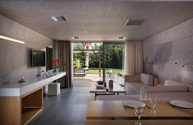 Icarus Hotel - Photo2