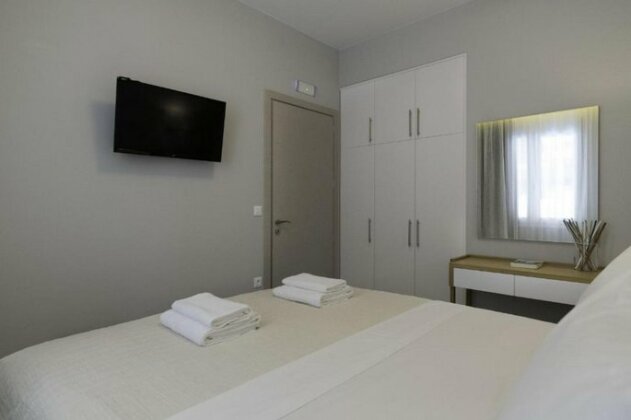 Sonja Beachfront Apartments - Photo2