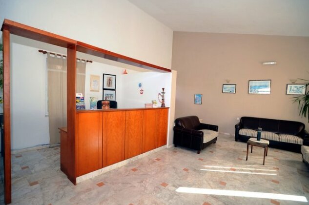 Evilion hotel - Photo4