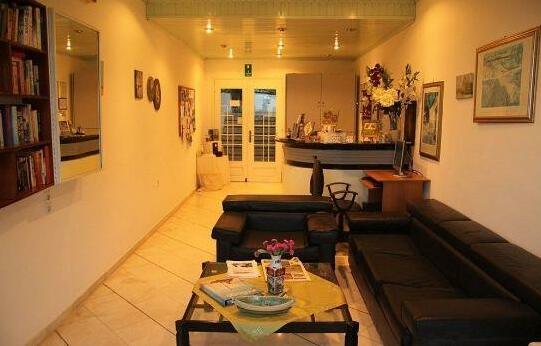 Hermes Apartments - Photo2