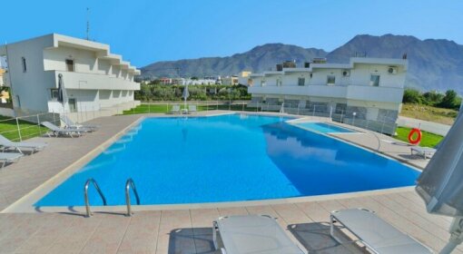 Reina Apartments