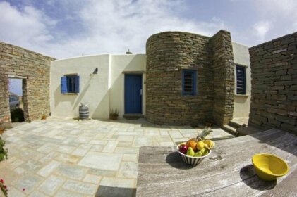 Bioclimatic stone built villa