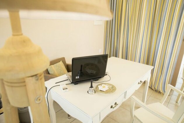 Arodamos Apartments & Studios - Photo2