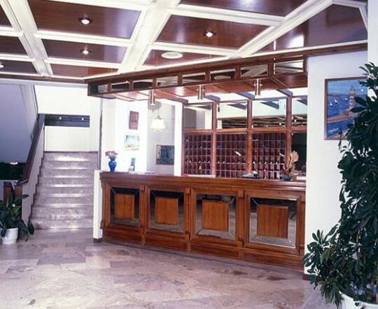 Elena Beach Hotel - Photo3
