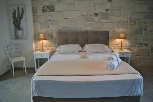  Photo 1