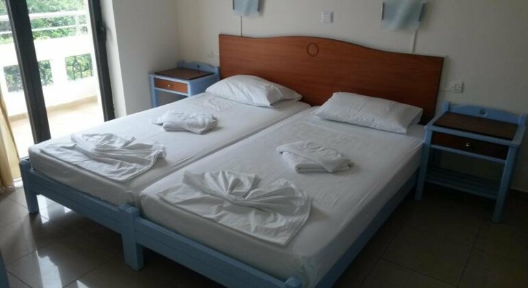 Mandy Suites - Photo2