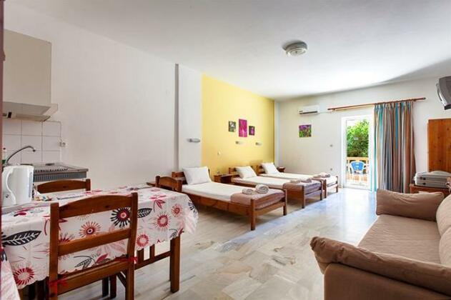 Revekka Bed & Breakfast - Photo4