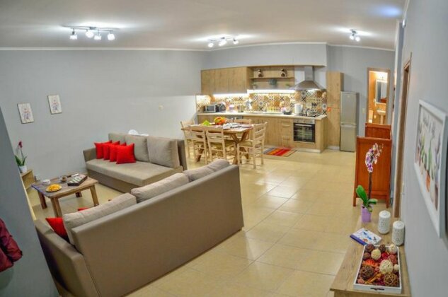 Stelios & Stavros Apartment - Photo2