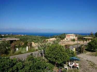 Country Side House View Parking wifi Fenced Yard Close to the Sea