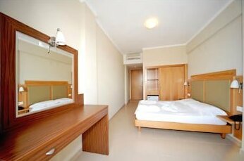 Hermes Hotel - Photo4