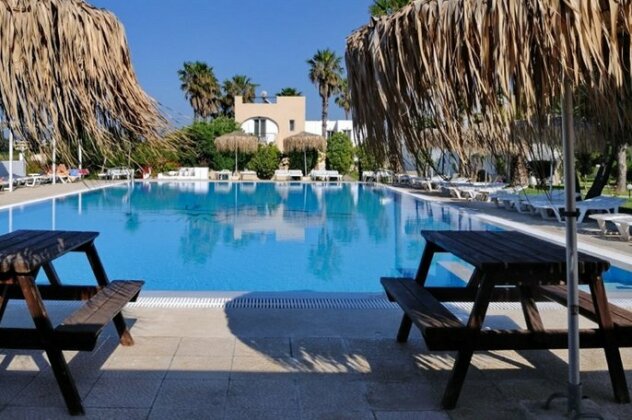 Summer Village Hotel - Photo4