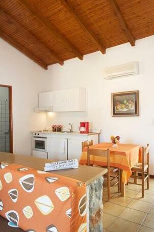 Kotronas Bay Bungalows - Photo2
