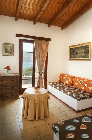 Kotronas Bay Bungalows - Photo3