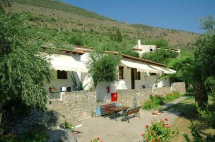 Kotronas Bay Bungalows