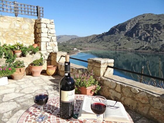 Anastasia's Place in Kournas - Photo2