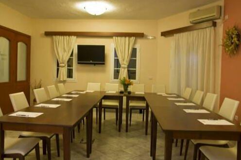 Venardos Hotel - Photo3