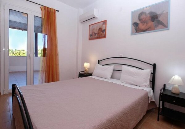 Lampini Villas - Photo5