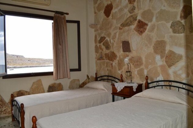 Athena Rooms - Photo4