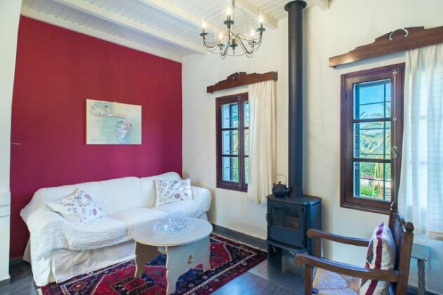 Bougainvillea house in Crete - Photo2