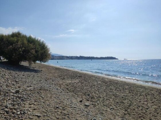 Brand New Studio by the Beach - Photo3
