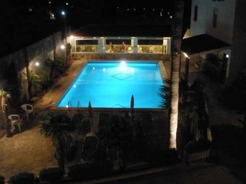 Eleni's Apartments - Photo3