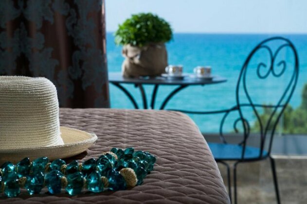 Elimia Suites & Studios - Photo2