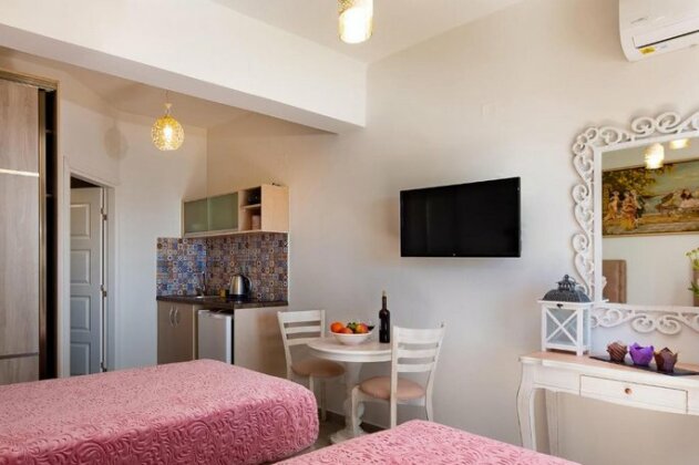 Elimia Suites & Studios - Photo4