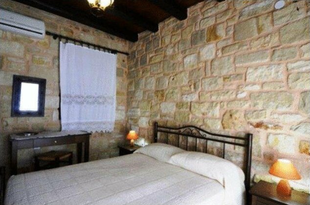 Esperides Stone Houses - Photo5