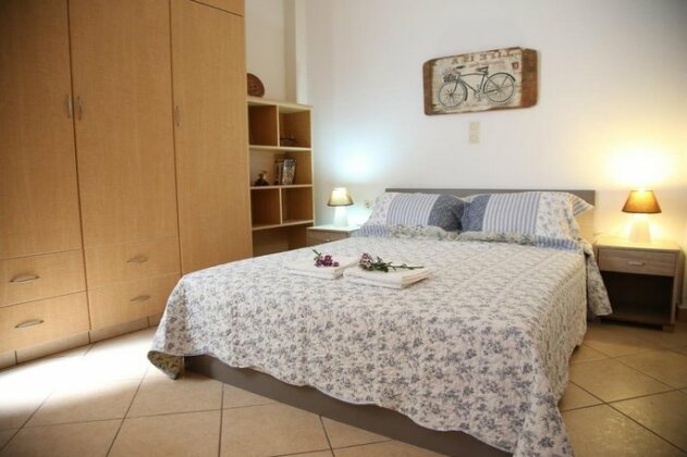 Helen House - Photo2