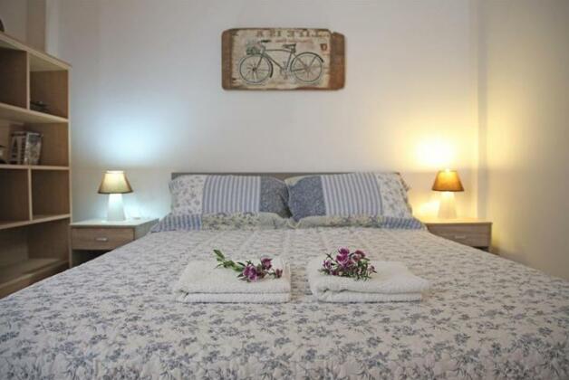 Helen House - Photo5