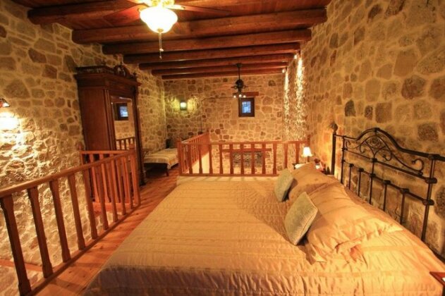 Lithos Traditional Guest Houses - Photo3