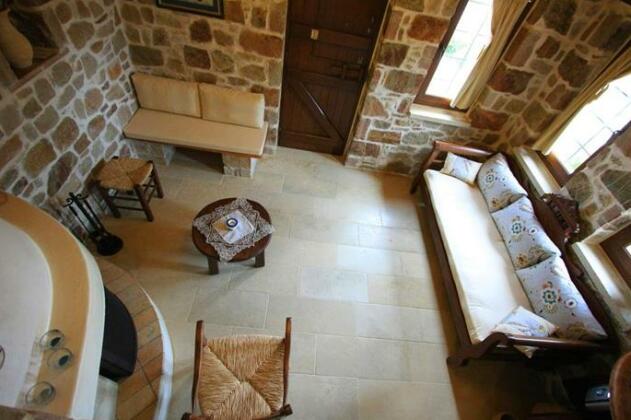 Lithos Traditional Guest Houses - Photo4
