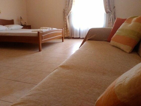 Maridatis Apartments - Photo4