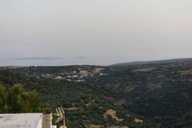 Paraspori Traditional Home with View - Photo3