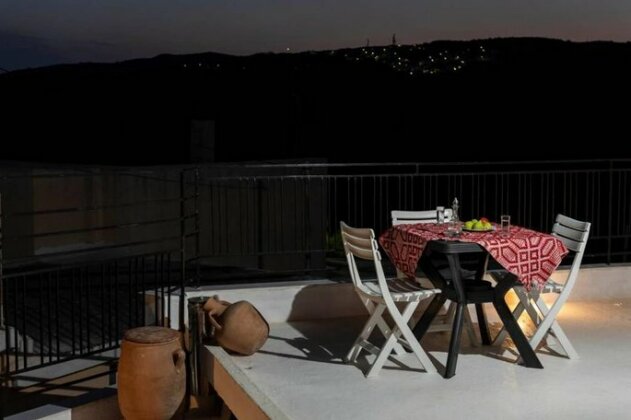 Paraspori Traditional Home with View - Photo4