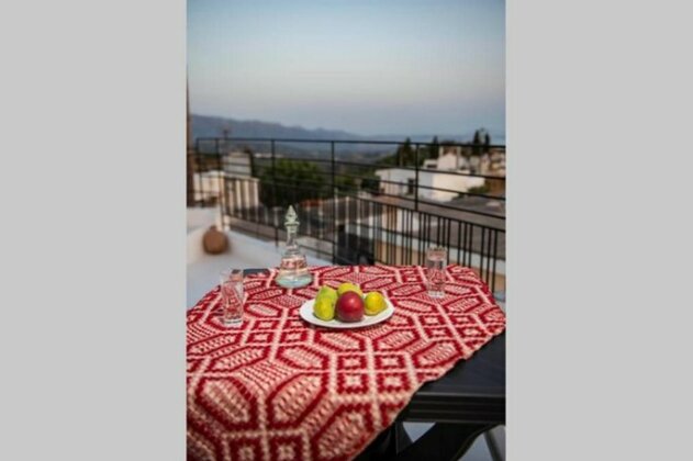 Paraspori Traditional Home with View - Photo5
