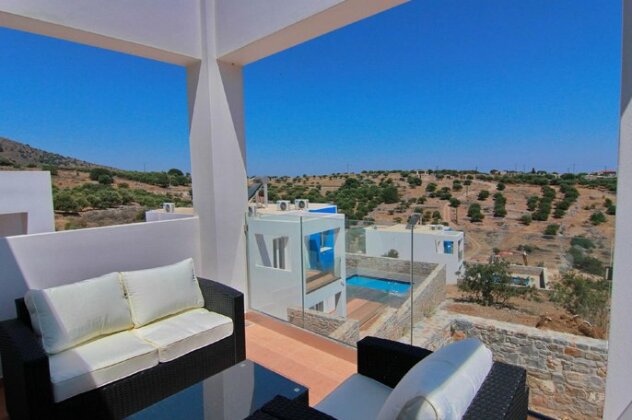 Stay at this wonderful 3 bedroom villa with its own pool perfect for relaxation