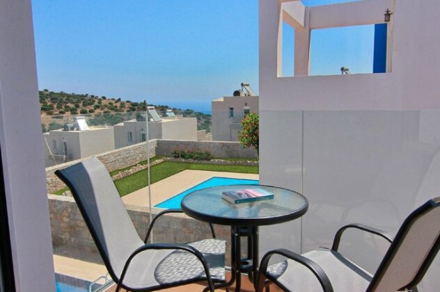 Stay at this wonderful 3 bedroom villa with its own pool perfect for relaxation - Photo3