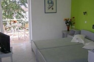 Dionysos Studios Apartments - Photo2