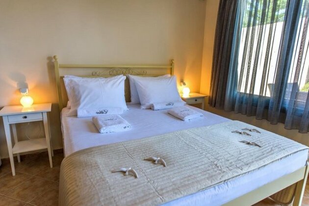 Eltheo Villas - Photo2