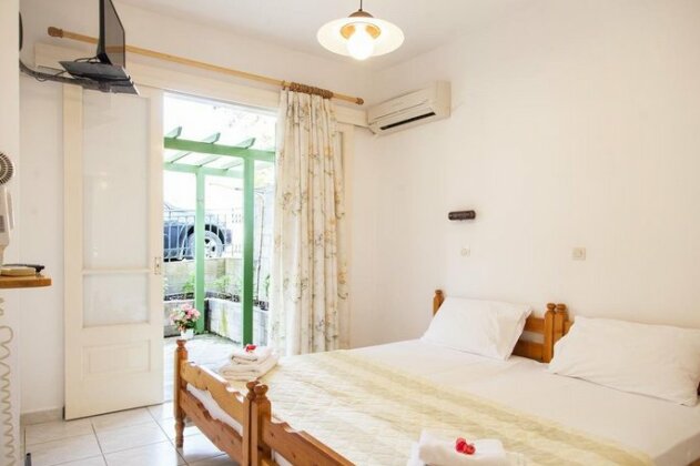 Georgakis George Rooms - Photo2