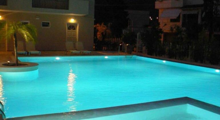 Happyland Hotel Apartments - Photo3
