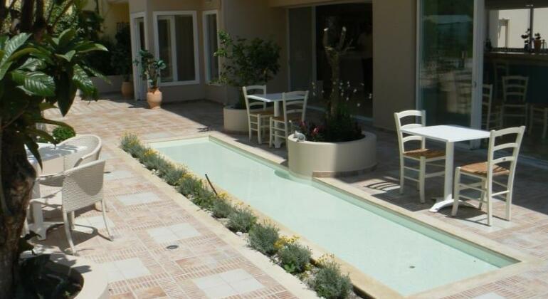 Happyland Hotel Apartments - Photo5
