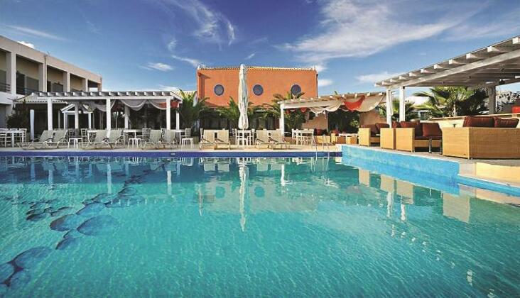 Ianos Hotel - Photo2