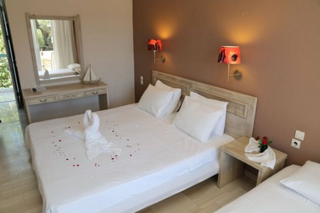 Inn Hotel - Photo4