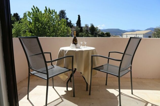Inn Hotel - Photo5