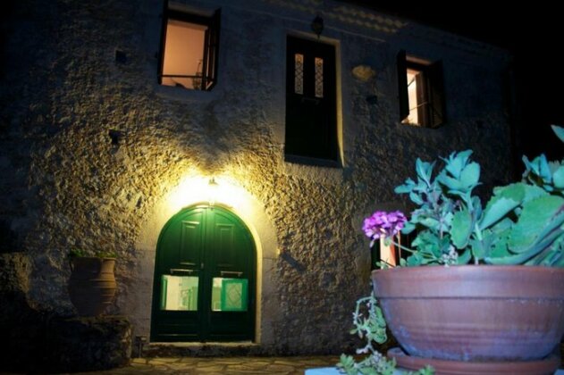 Karya-Traditional Cottage - Photo2