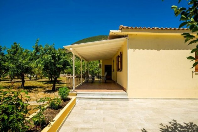 Lefkada Family friendly house with parking yard