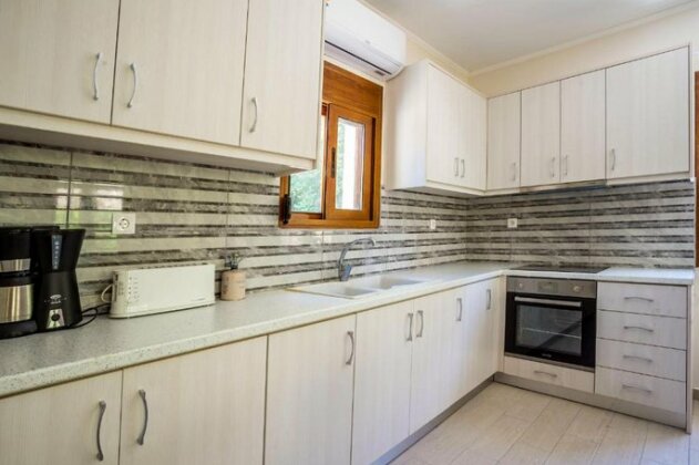 Lefkada Family friendly house with parking yard - Photo3