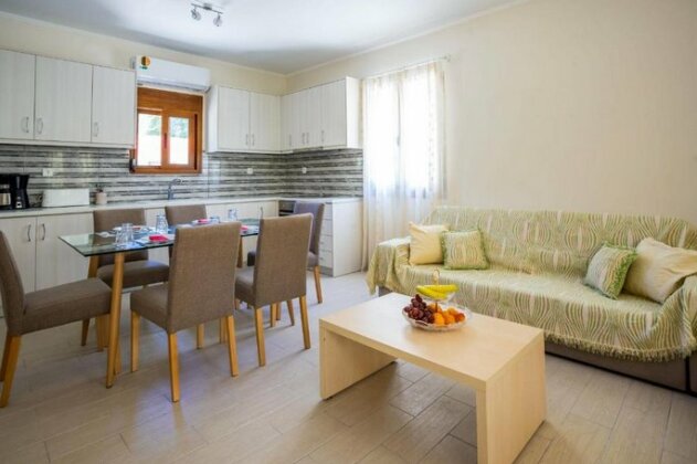 Lefkada Family friendly house with parking yard - Photo4